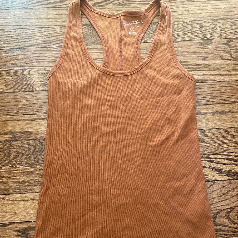 Universal Thread tank